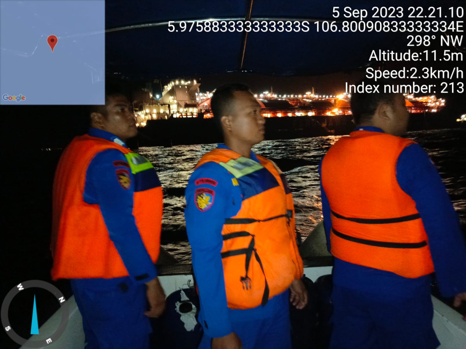 Patroli Laut Malam Satpolair Polres Kepulauan Seribu di Perairan Objek Vital Nusantara Regas: Antisipasi Gangguan Kamtibmas
