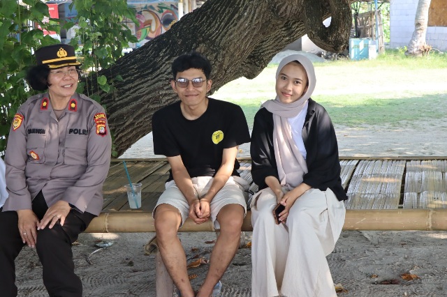 Srikandi Polres Kepulauan Seribu Ciptakan Kemanan dan Kenyamanan Wisatawan Melalui Jumat Curhat di Pulau Tidung