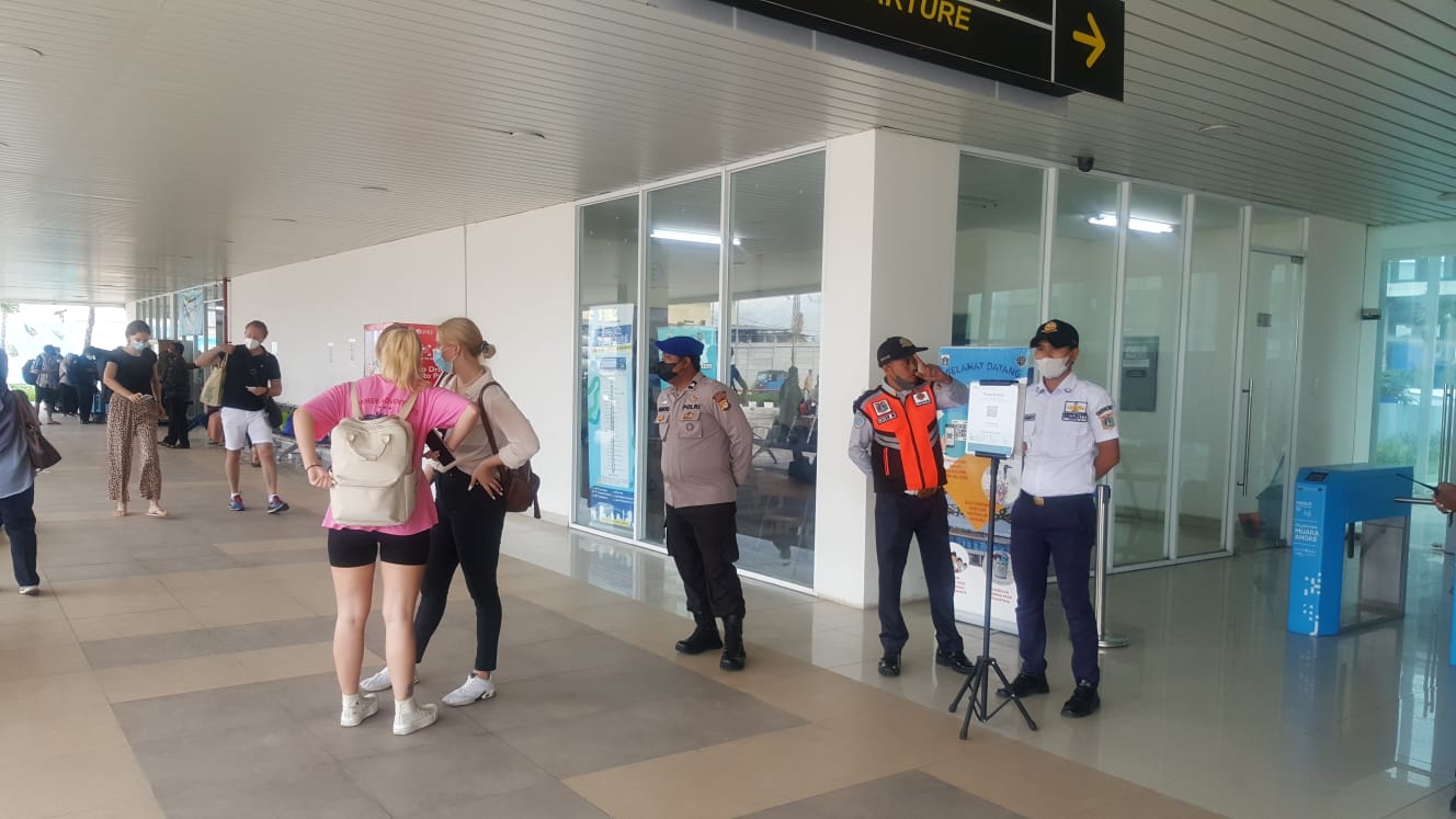 257 Penumpang Scan PeduliLindungi, Polres Kep. Seribu Gelar Pengawasan Prokes Ketat di Dermaga Kali Adem