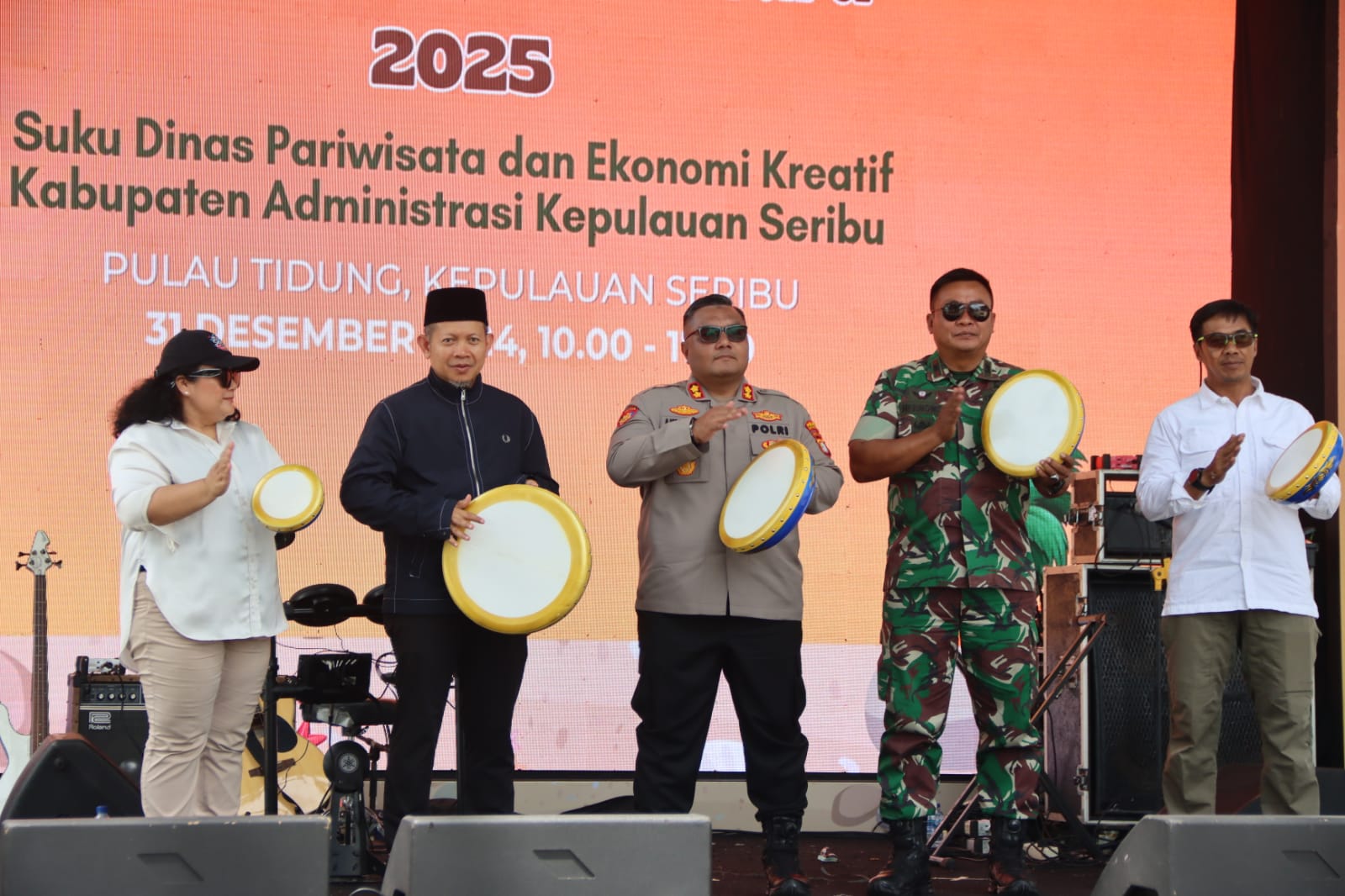 Kapolres Kepulauan Seribu Hadiri Panggung Hiburan Sambut Tahun Baru 2025 di Pulau Tidung
