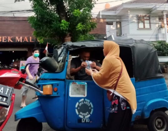 Peduli Sesama, Partai Ummat Bagikan Paket Takjil Selama Ramadhan