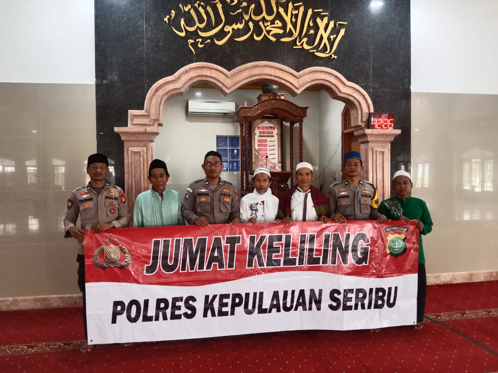 Kanit Binmas Polsek Kepulauan Seribu Utara Giat Jumat Keliling di Masjid Anni'mah: Himbauan Damai Jelang Pemilu 2024