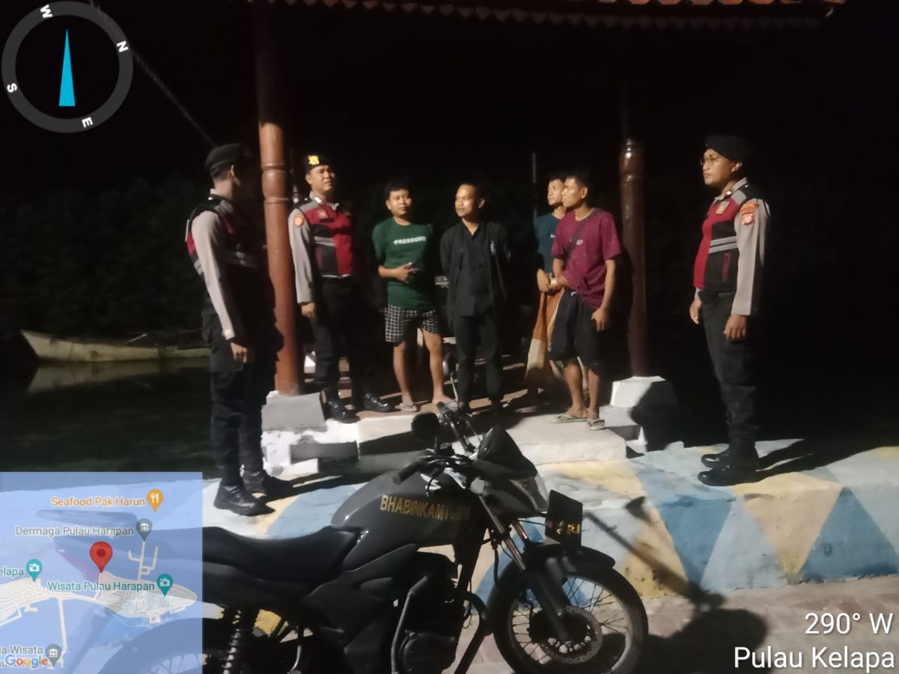 Polisi Baik Humanis, Patroli Malam Polsek Kepulauan Seribu Utara Dialogis Bersama Warga Ciptakan Kamtibmas Kondusif
