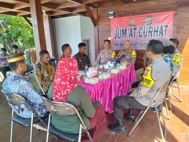 Kapolres Kepulauan Seribu Gelar Jumat Curhat di Pulau Ayer, Ajak Masyarakat Bersama Wujudkan Kamtibmas yang Kondusif Pasca Pemilu 2024