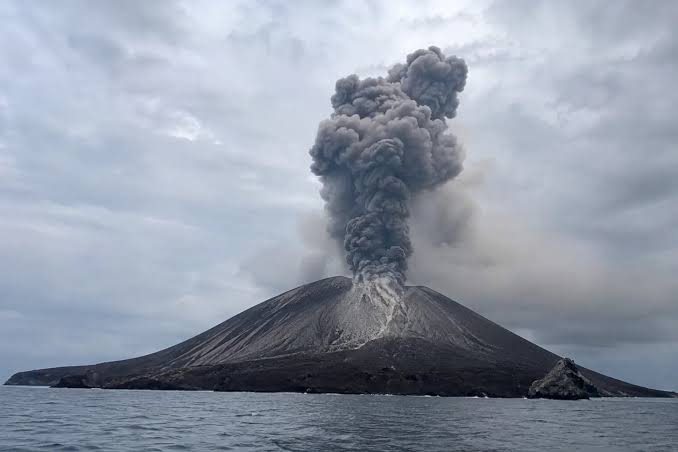 BMKG Sebut Sebagian Wilayah Jakarta Terdampak Sebaran Abu Anak Krakatau