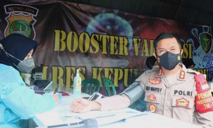 Polres Kep Seribu Gelar Vaksinasi Booster COVID-19 Bagi Personelnya, Kapolres Pertama Yang Disuntik