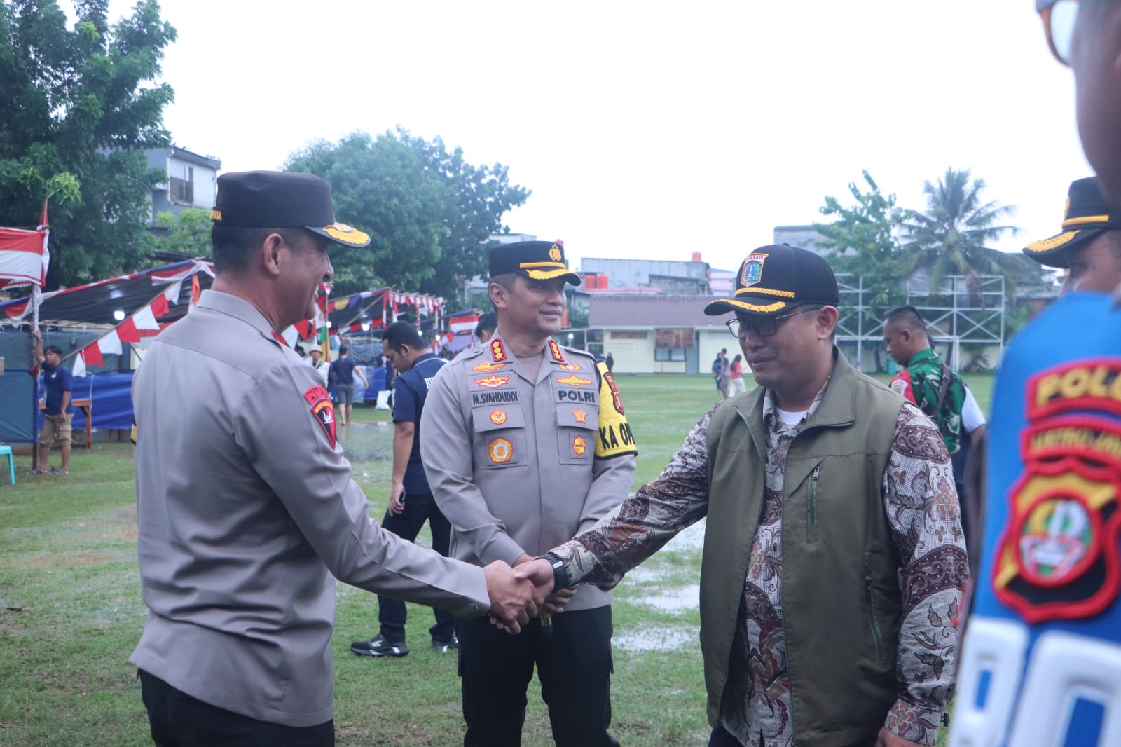 Wakapolda Metro Jaya bersama Kapolres Metro Jakbar Patroli Tinjau Sejumlah TPS