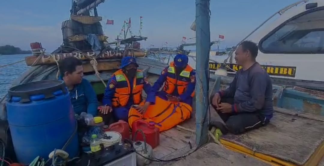 Jaga Sitkamtibmas Perairan Tetap Kondusif, Sat Polair Polres Kepulauan Seribu Rutin Sambangi Nelayan