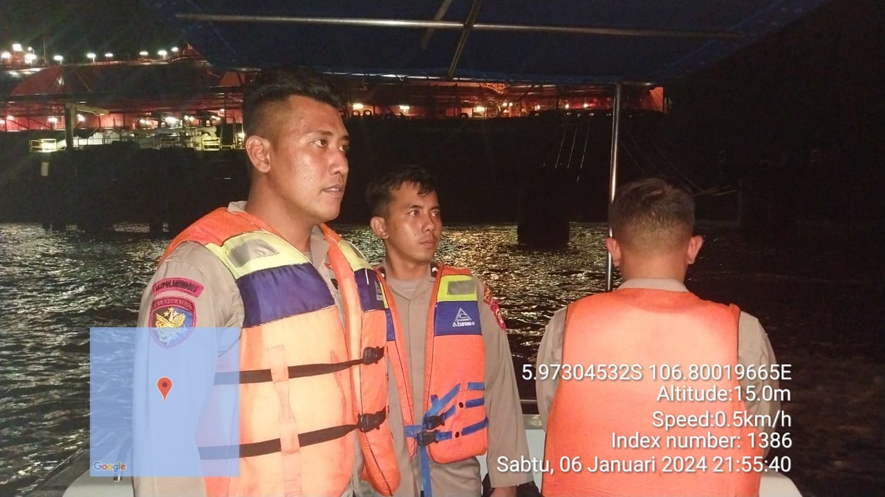 Patroli Malam Laut Dialogis Satpolair Polres Kepulauan Seribu di Perairan Pulau Damar: Himbau Keselamatan Berlayar