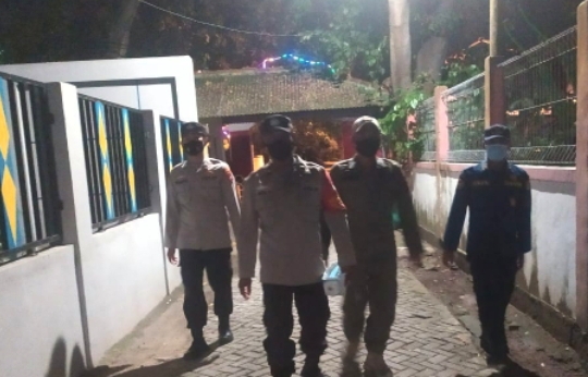 Polsek Kep Seribu Selatan Terus Giatkan Patroli Pengawasan Malam Hari Pastikan Warga Terapkan ProKes