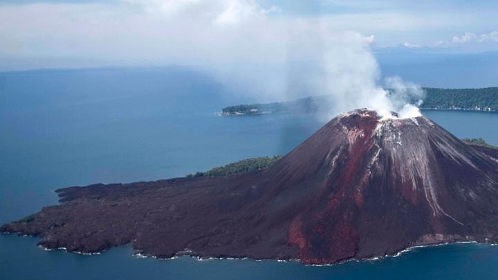 Debu Vulkanik Tiga Gunung Api Terpantau Satelit Himawari-9