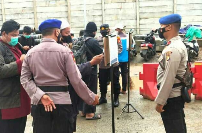 170 Warga dan Wisatawan Hendak ke Pulau Seribu di Pelabuhan Kaliadem Diwajibkan Scan PeduliLindungi