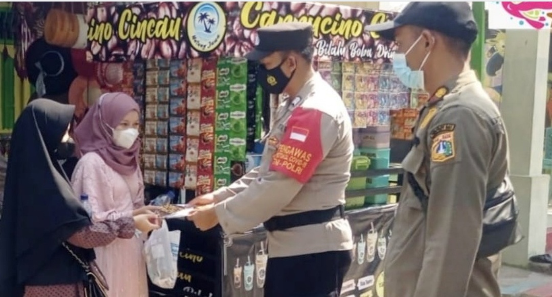 Hari Ini, 1.100 Masker Dibagikan Polres Kepulauan Seribu Ke Warga Sebagai Upaya Cegah Sebaran COVID-19