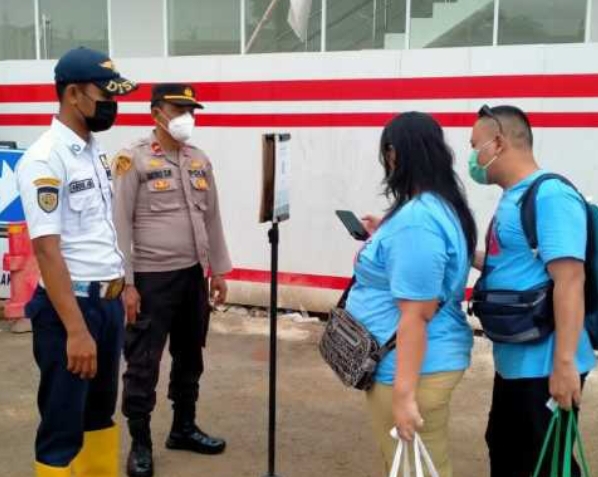 430 Penumpang Kapal Ke Pulau Seribu Melalui Pelabuhan Kaliadem Diwajibkan Scan PeduliLindungi