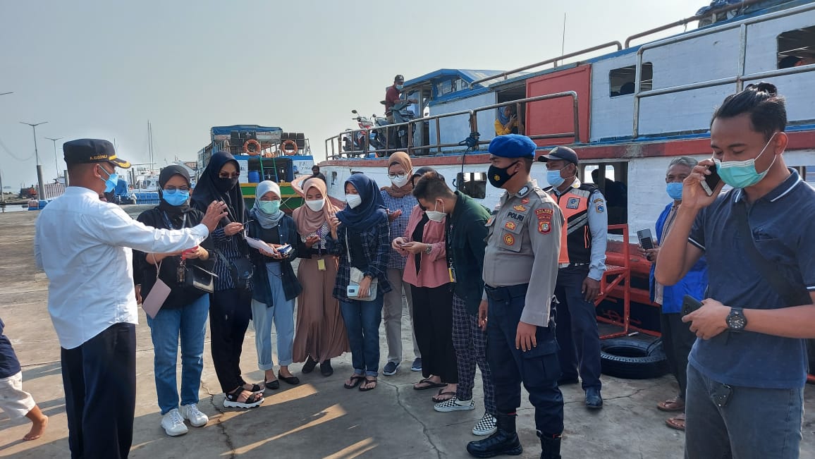 141 Warga Ke Pulau Seribu di Himbau ProKes di Dermaga Keberangkatan