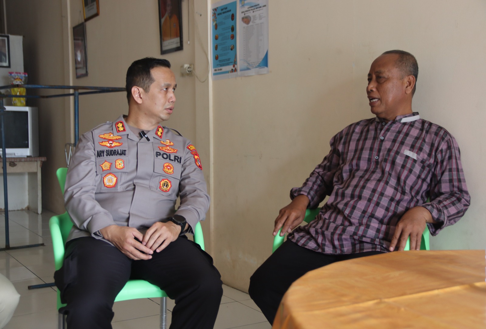 Dalam Jumat Curhat Kapolres Kepulauan Seribu Mendengarkan Kendala – Kendala Kamtibmas Dari Masyarakat