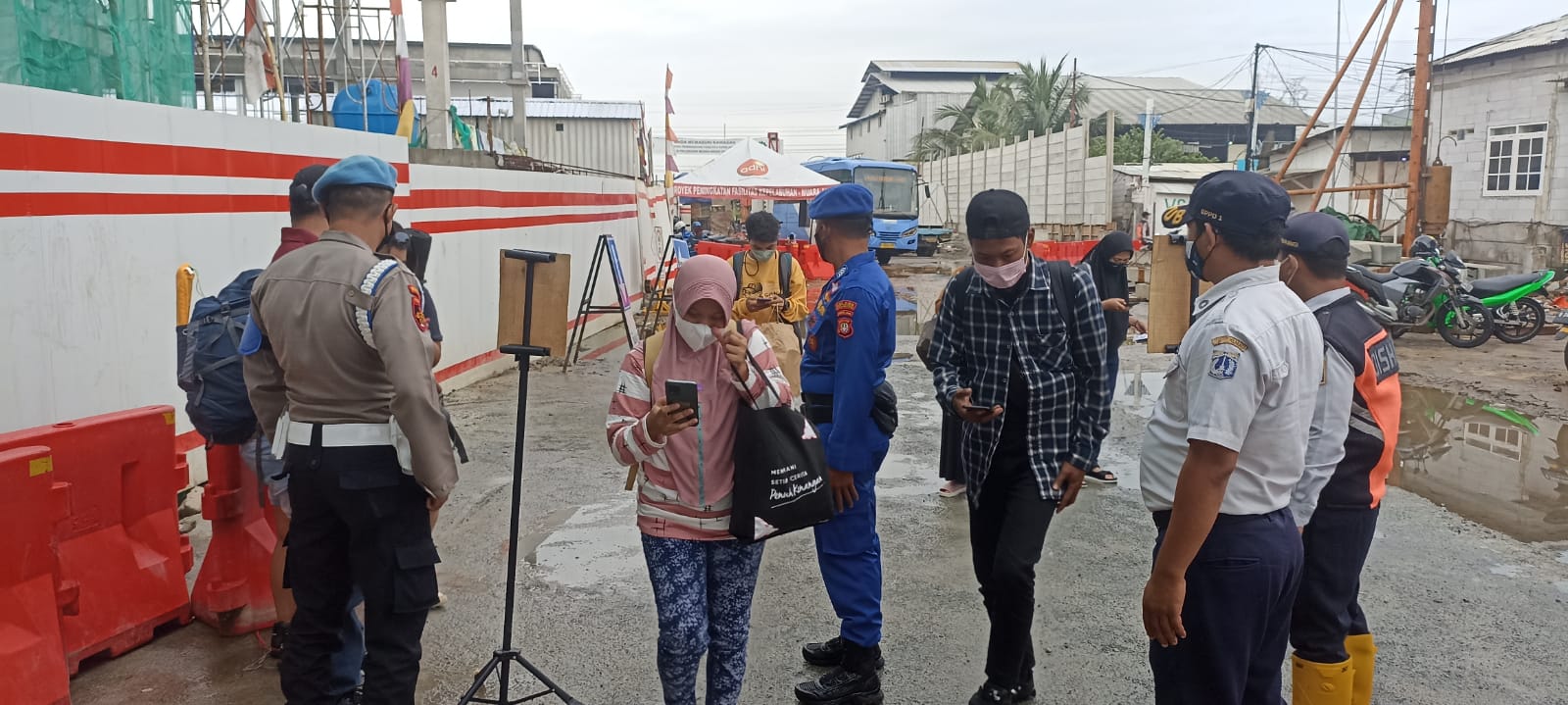 103 Penumpang Kapal ke Pulau Seribu, di Pelabuhan Kaliadem Muara Angke Wajib Scan Barcode Peduli Lindungi