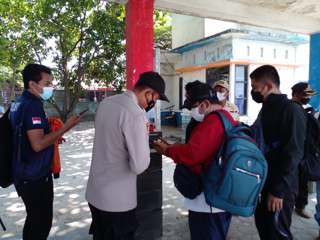 Tiba di Pulau Tidung, 16 Warga Scan Barcode Peduli Lindungi