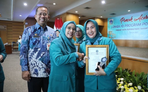 Pemenang Lomba 10 Program Pokok PKK Tingkat Kota Administrasi Jakut Terima Penghargaan