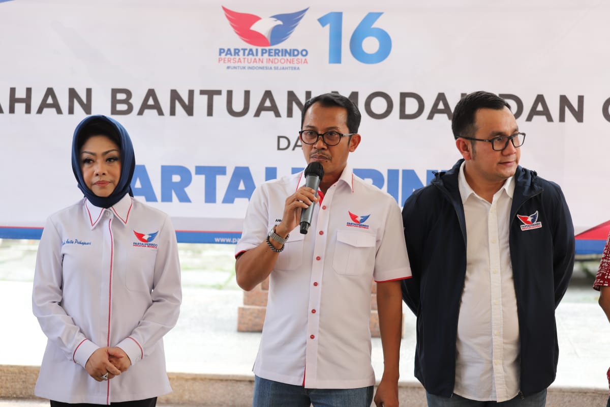 Bagikan Gerobak, Sekjen: Komitmen Kesejahteraan Partai Perindo terkait dengan UMKM 