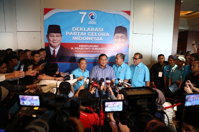 Prabowo Sapa Deddy Mizwar di Deklarasi Partai Gelora: Nagabonar