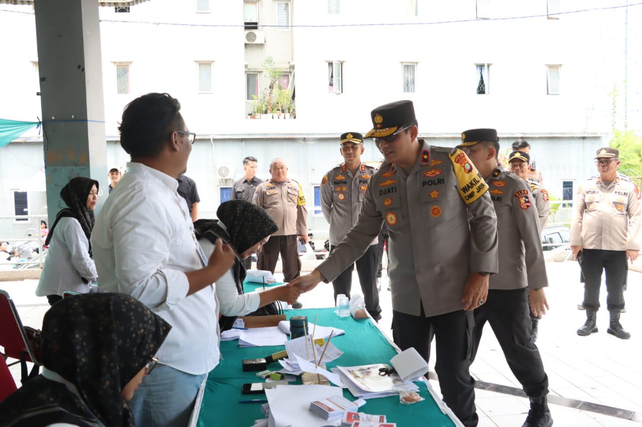 Wakapolda Metro Jaya Dan Tim Mabes Polri Tinjau TPS Muara Angke 