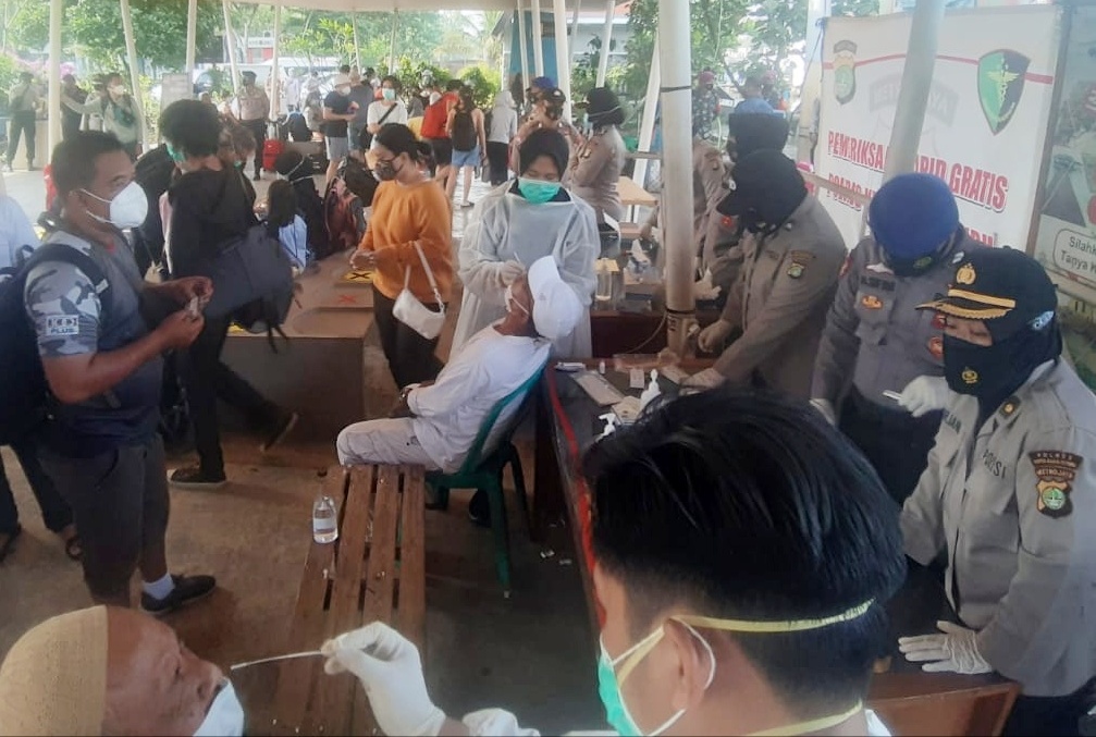 Polres Kep Seribu Berikan Layanan Rapid Tes Gratis Kepada 200 Warga & Wisatawan