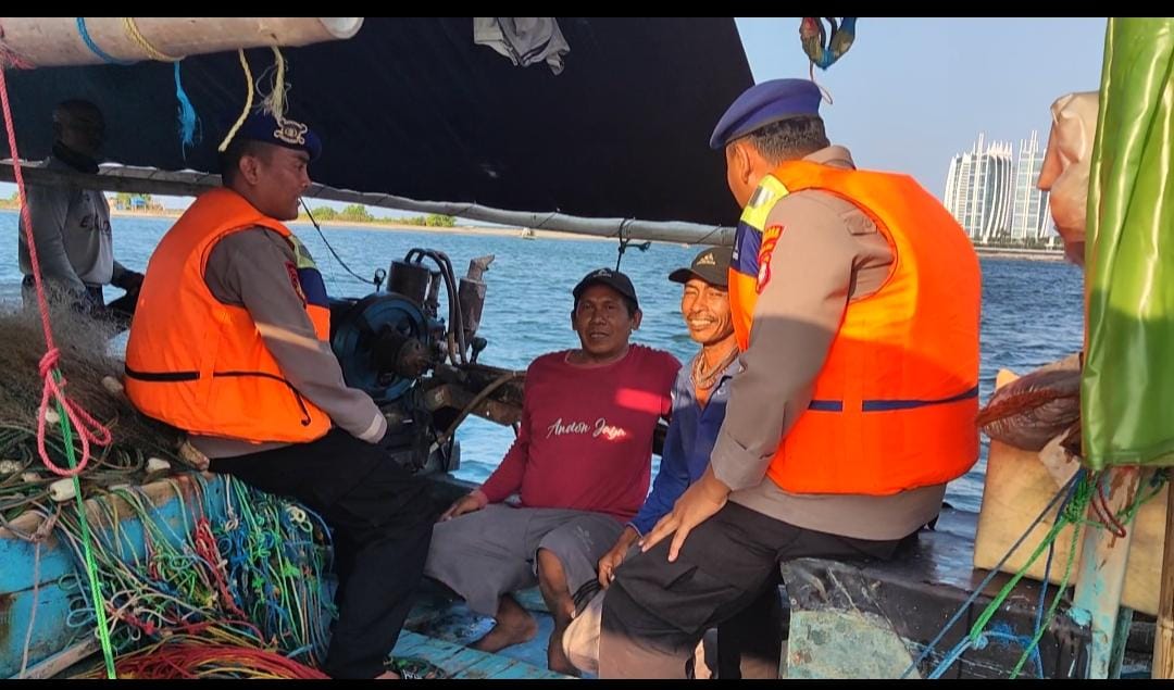 Team Patroli Satpolair Polres Kepulauan Seribu Gelar Patroli Laut Dialogis di Perairan Pulau Untung Jawa