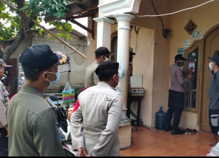 Polsek Kep Seribu Selatan Beri Vitamin dan Sembako ke Warga Isolasi Mandiri di Pulau Tidung