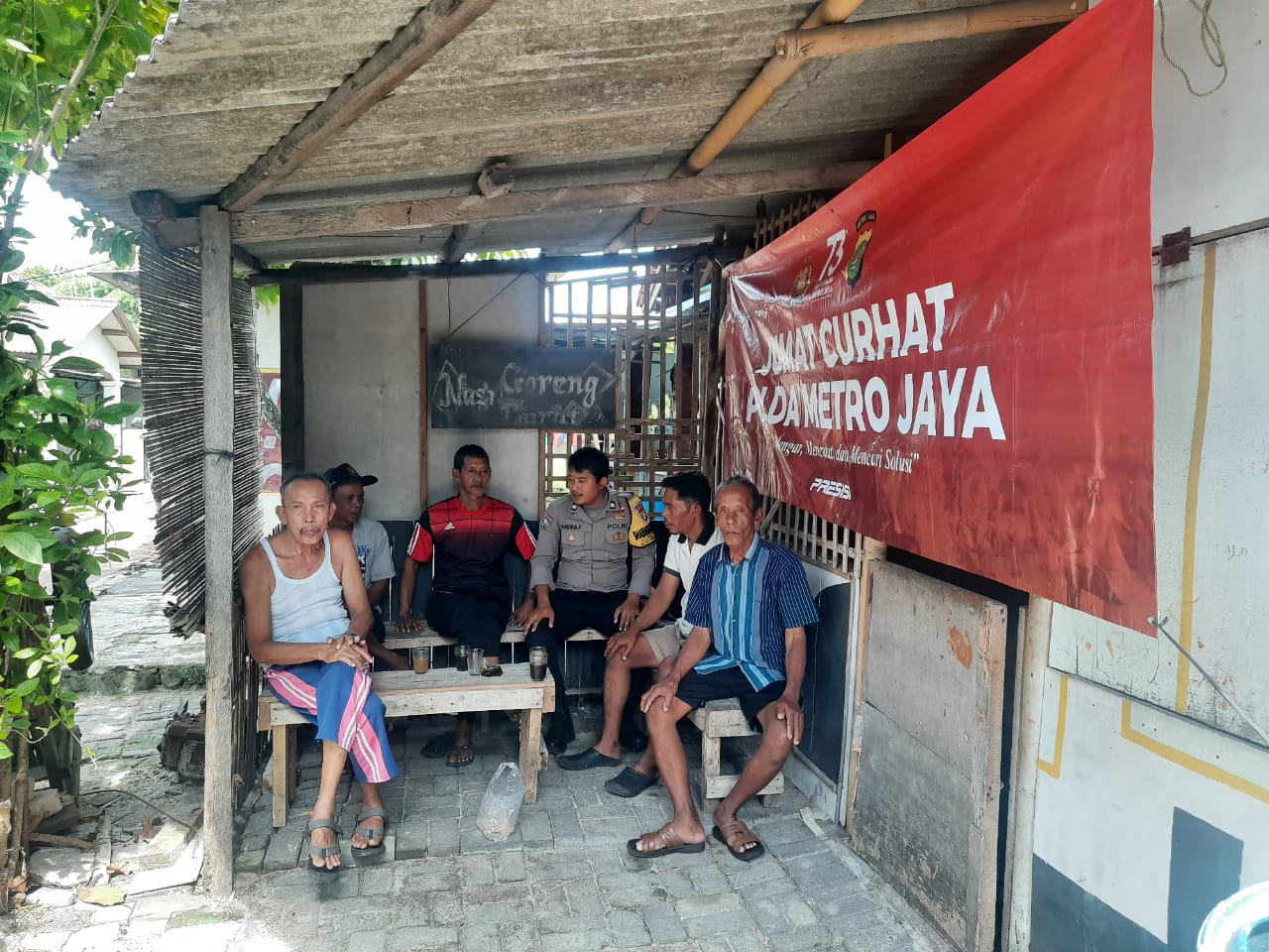 Kumpul Di Warung Nasi Goreng, Pak Bhabin Tidung Gelar Jumat Curhat