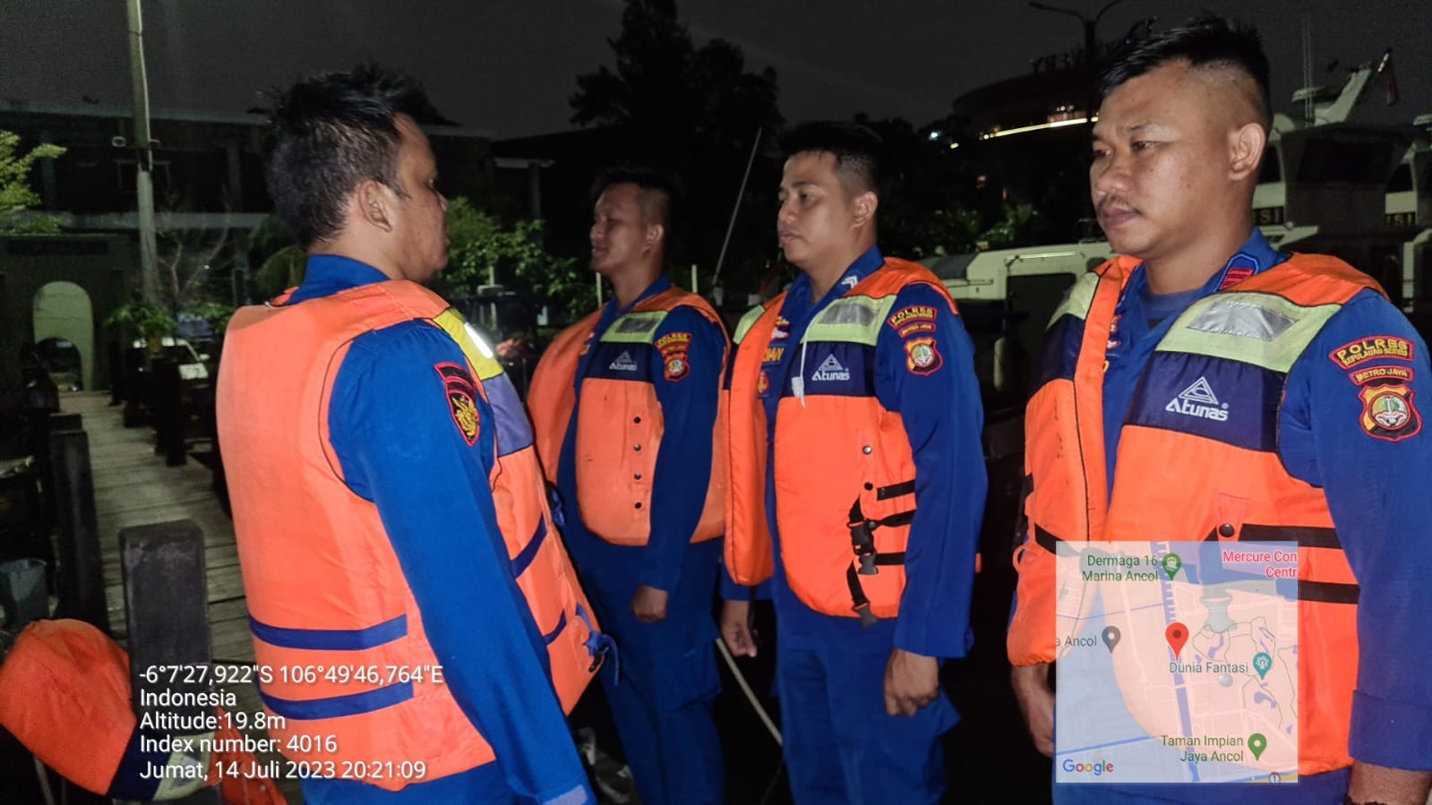 Satuan Polair Polres Kepulauan Seribu Melaksanakan Patroli Laut Malam di Perairan Pulau Bidadari