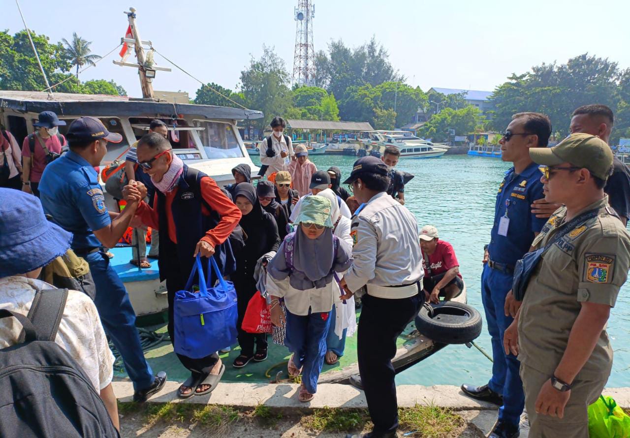 Polsek Kepulauan Seribu Memastikan Keamanan Wisatawan Selama Libur Panjang, Himbauan Untuk Menjaga Barang dan Keselamatan di Perairan