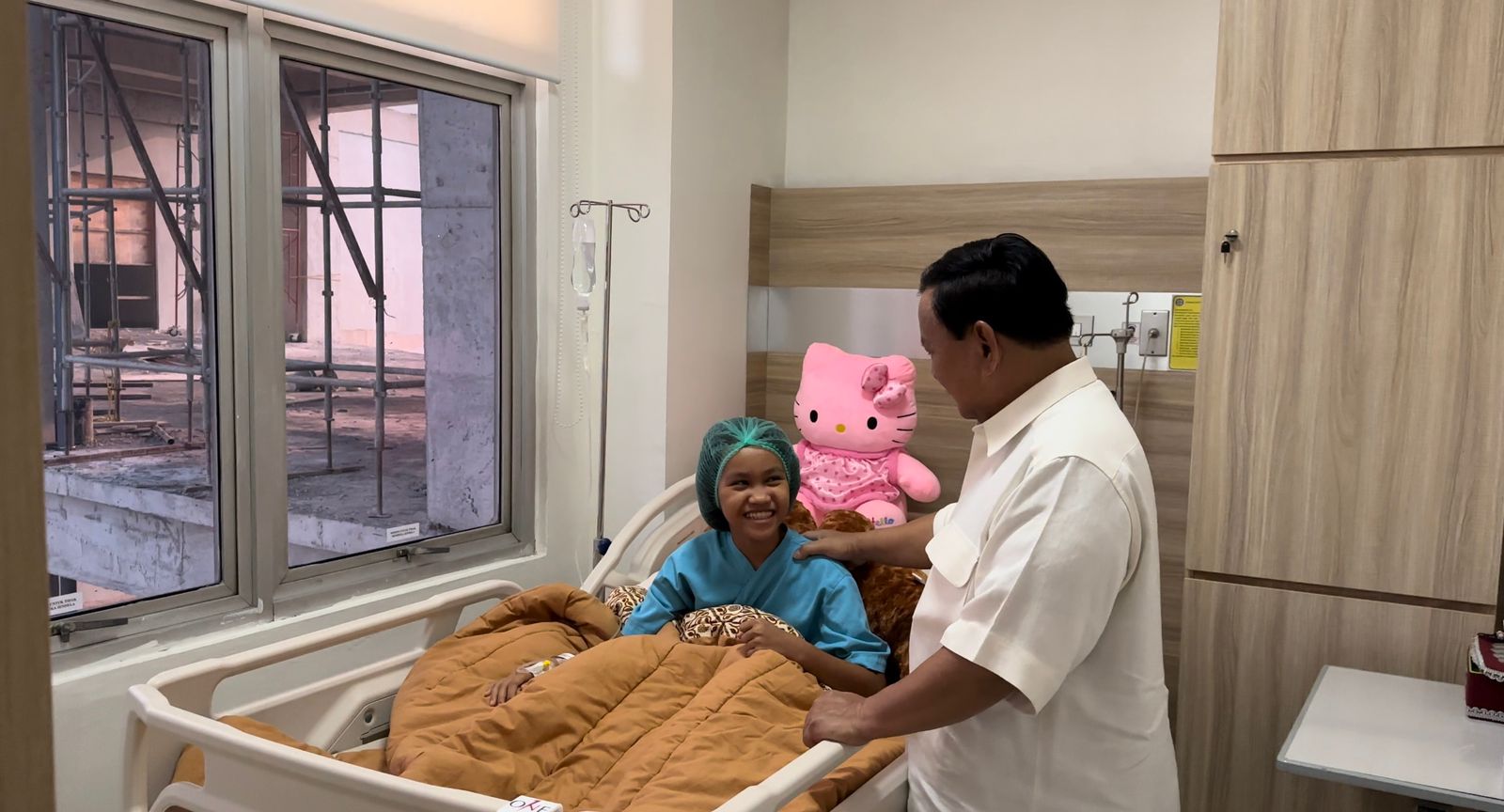 Prabowo Bantu Biaya RS Gadis Penyelamat Kucing: Saya Menangkap Getaran Semangat Nabila