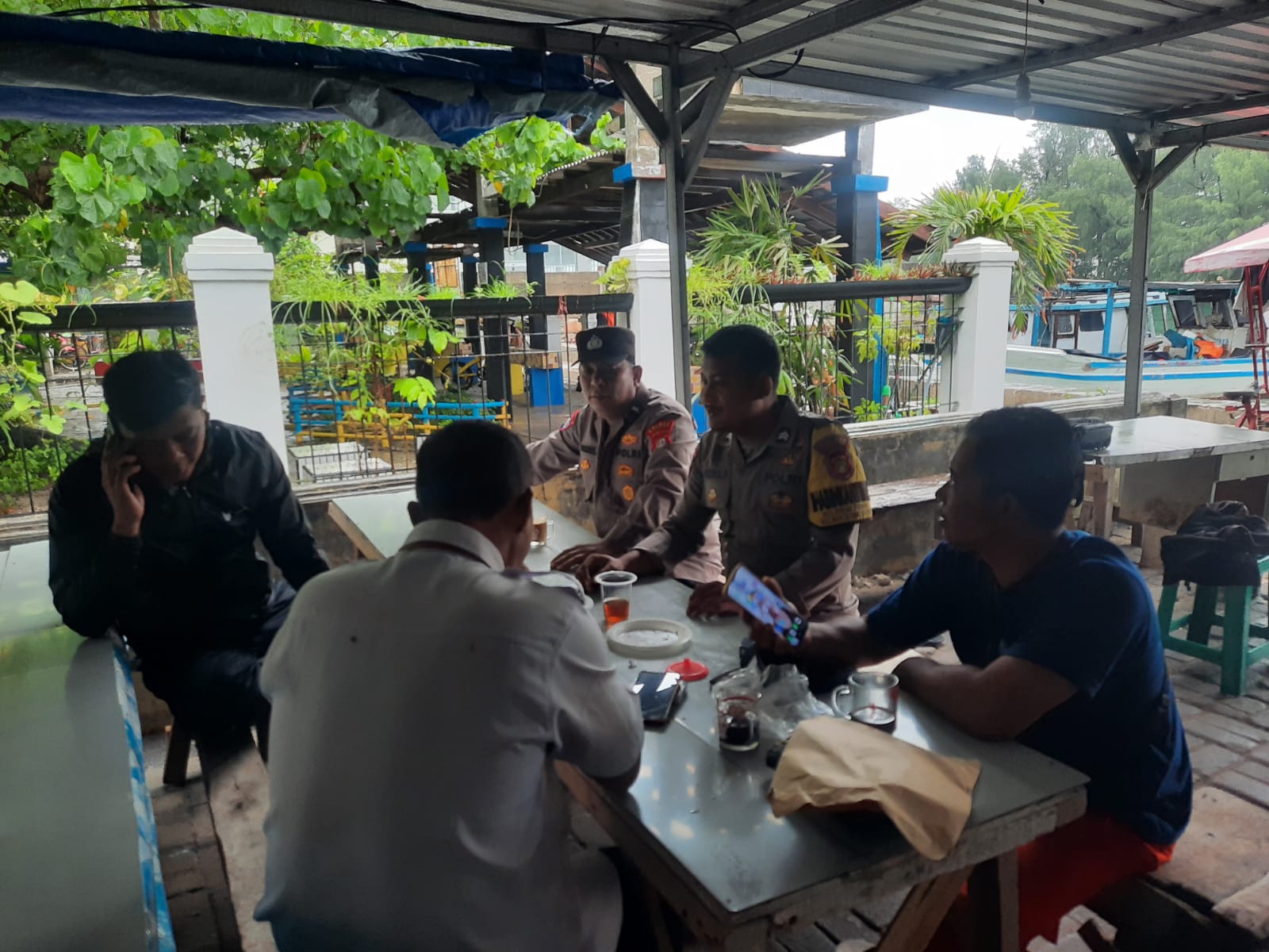 Bhabinkamtibmas Pulau Tidung Ajak Warga Jaga Persatuan Pasca Pemilu 2024