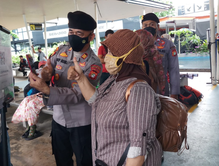 Terapkan Prokes, 174 Penumpang Sebrangi Pulau Seribu Usai Terima Pengamanan dari Polres Kep. Seribu