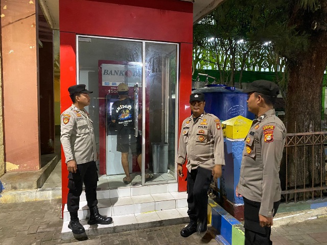 Polsek Kepulauan Seribu Utara Gelar Patroli Malam di Pulau Kelapa untuk Mencegah Guantimbas dan Tindak Kejahatan