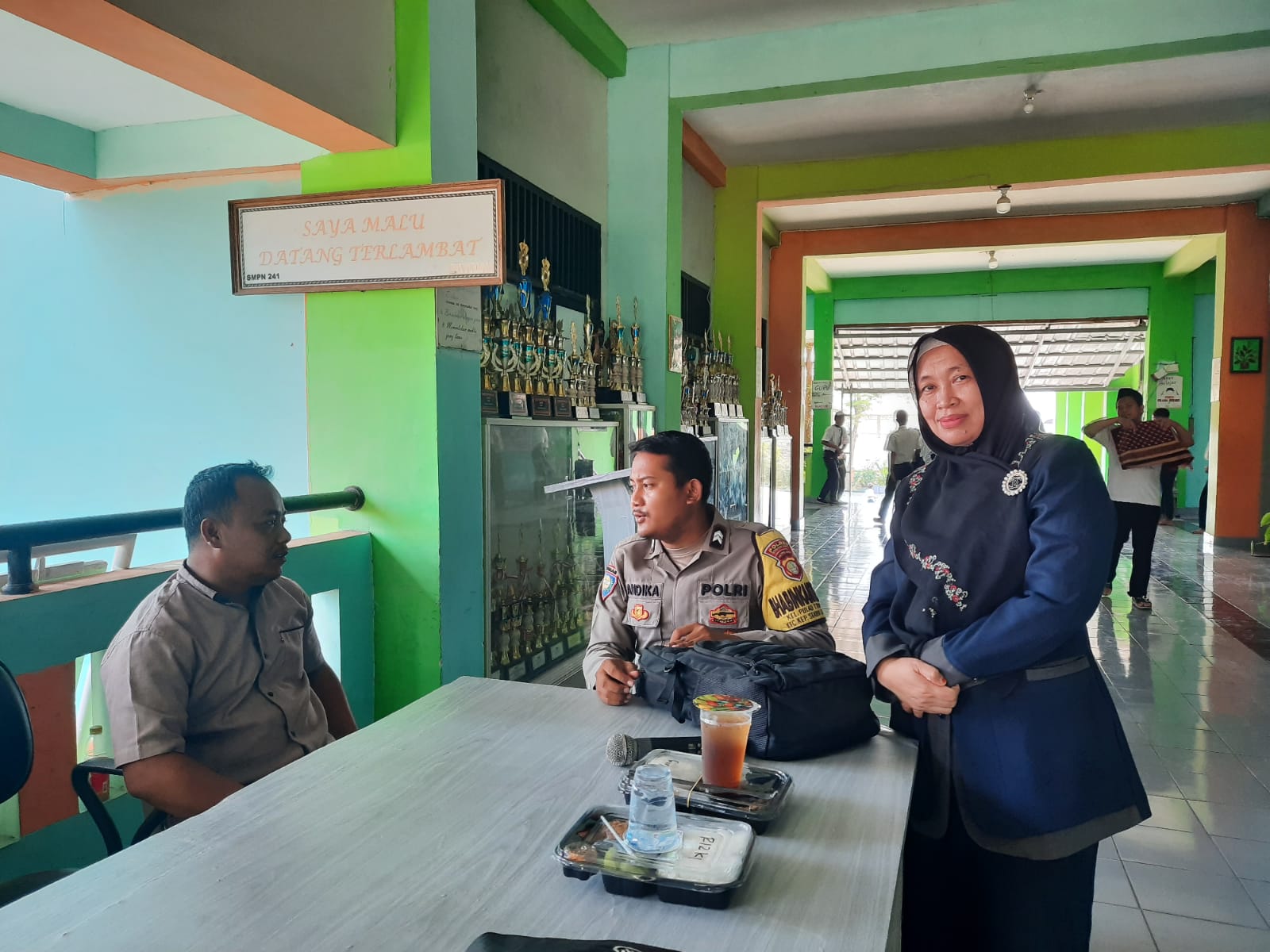 Briptu Andika Fajar Sambangi SMPN 241 Pulau Tidung: Bangun Silaturahmi dan Cegah Kenakalan Remaja