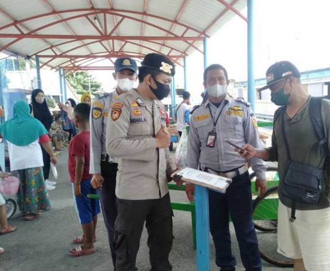 149 Penumpang Kapal Tiba di Kep Seribu Utara diwajibkan Taat ProKes dan Scan PeduliLindungi