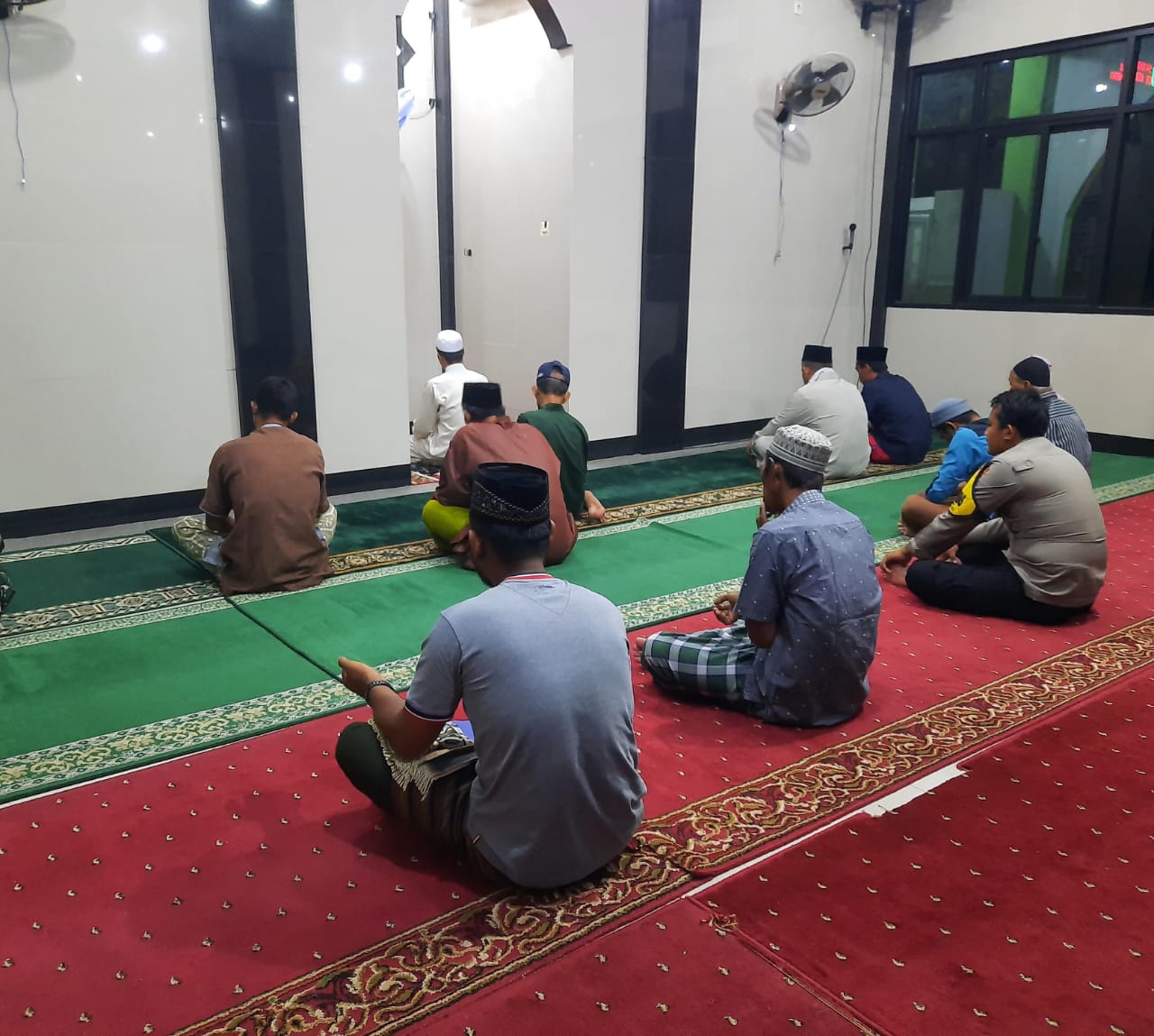 Bhabinkamtibmas Pulau Tidung Briptu Andika Fajar Gelar Subuh Keliling di Musolah Al-Jazirah