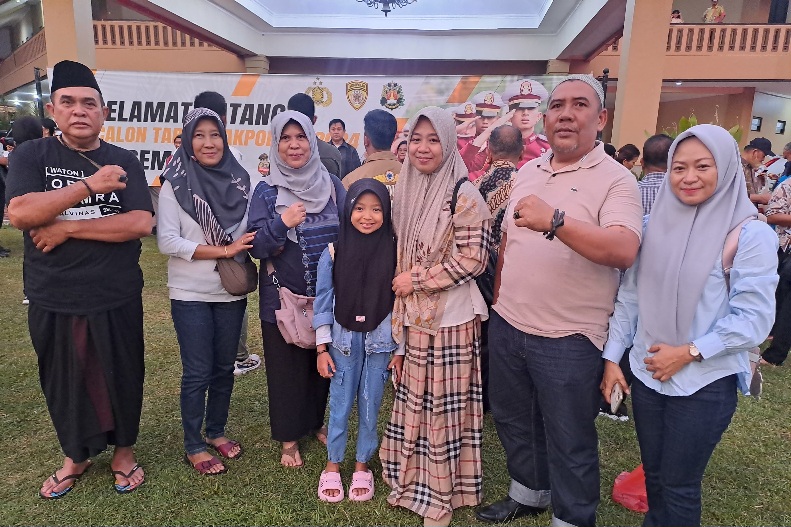 Bahagianya Keluarga Rifda, Anak Bintara asal Kendari Lolos Seleksi Pusat Taruni Akpol 2024