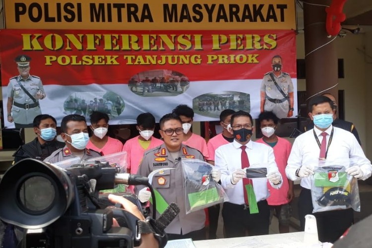 Petugas Reskrim Polsek Tanjung Priok Bekuk Kompoltan Jambret HP
