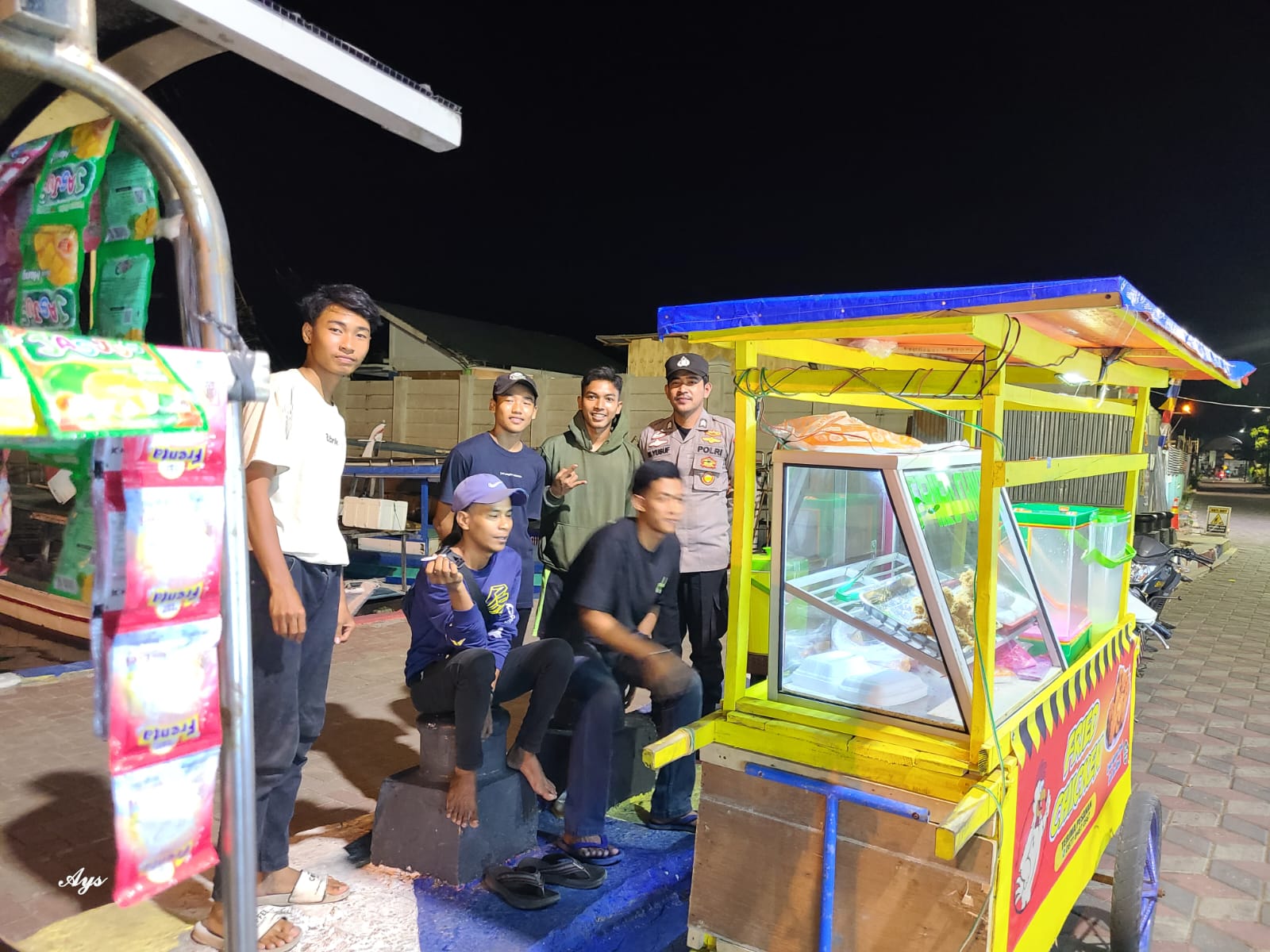 Polsek Kepulauan Seribu Utara Rutin Patroli Malam, Himbau Warga Waspada Hoax dan Paham Radikal di Pulau Kelapa