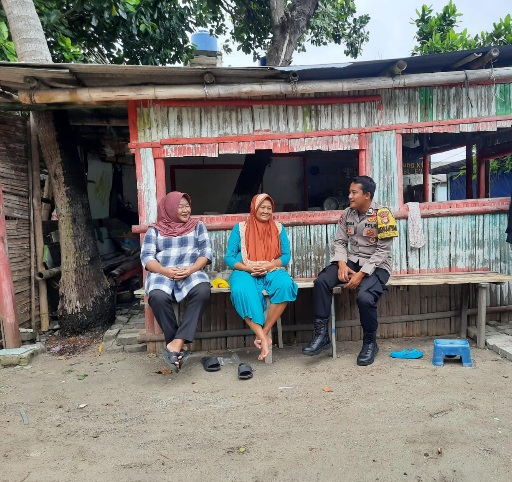 Bhabinkamtibmas Pulau Tidung Sosialisasikan Keamanan Wilayah dan Pencegahan KDRT kepada Warga