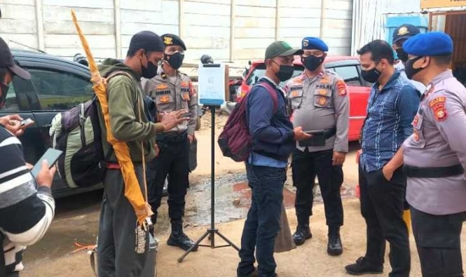 149 Penumpang Kapal Berangkat ke Pulau Seribu Setelah Scan PeduliLindungi di Pelabuhan Kaliadem