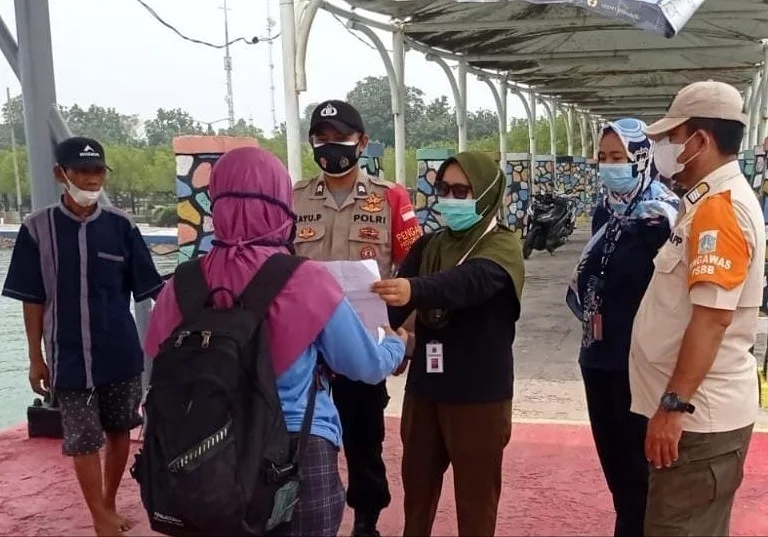 Ke Pulau Untung Jawa, 47 Warga Tunjukkan Sertifikat Vaksin