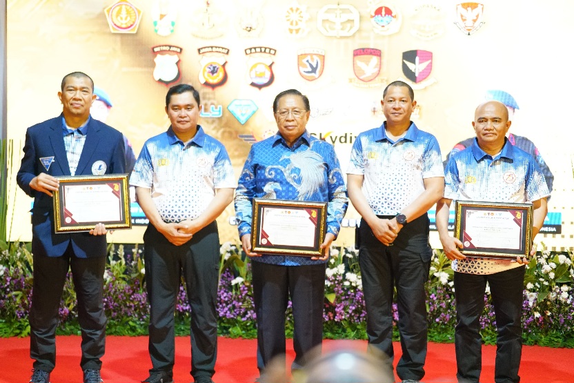 Resmi Ditutup! Tim Terjun Payung Polri Kembali Raih Prestasi Gemilang di Internasional Skydiving Championship Kapolri Cup 2024.