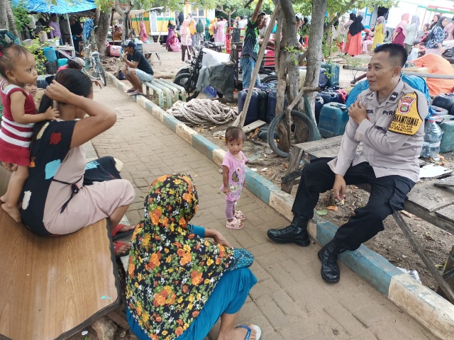 Bhabinkamtibmas Pulau Kelapa Sosialisasikan Pencegahan Stunting dan Peringatkan Bahaya Hoax kepada Ibu-Ibu