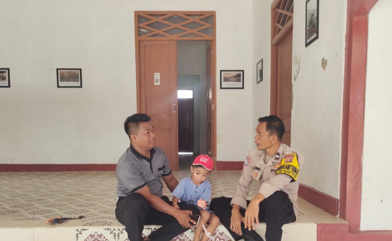 Bhabinkamtibmas Pulau Panggang Sambangi Warga, Ajak Jaga Kamtibmas dan Waspadai Dampak Buruk Judi Online