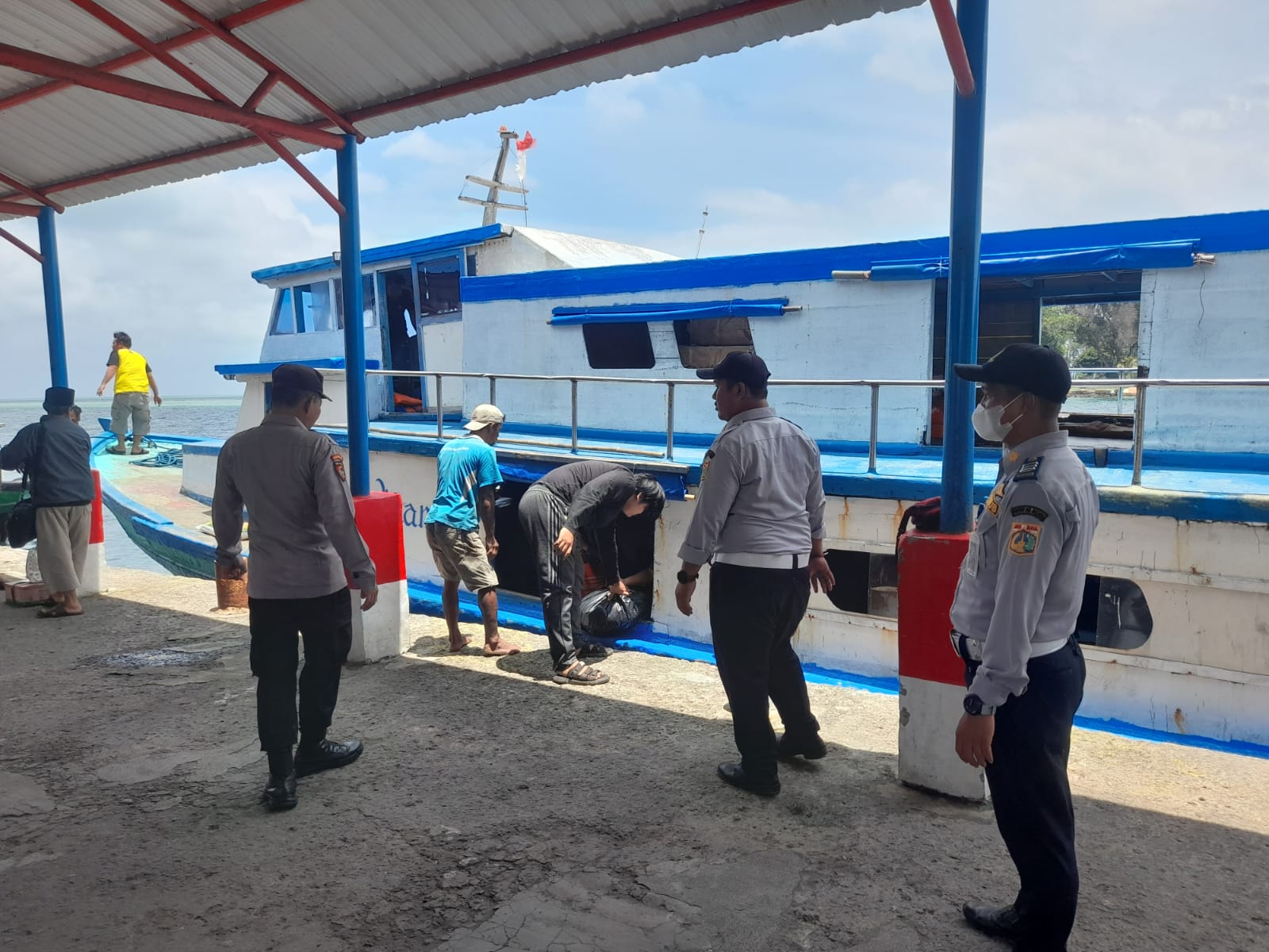 Pengamanan Dermaga Polsek Kepulauan Seribu Utara Cegah Peredaran Miras