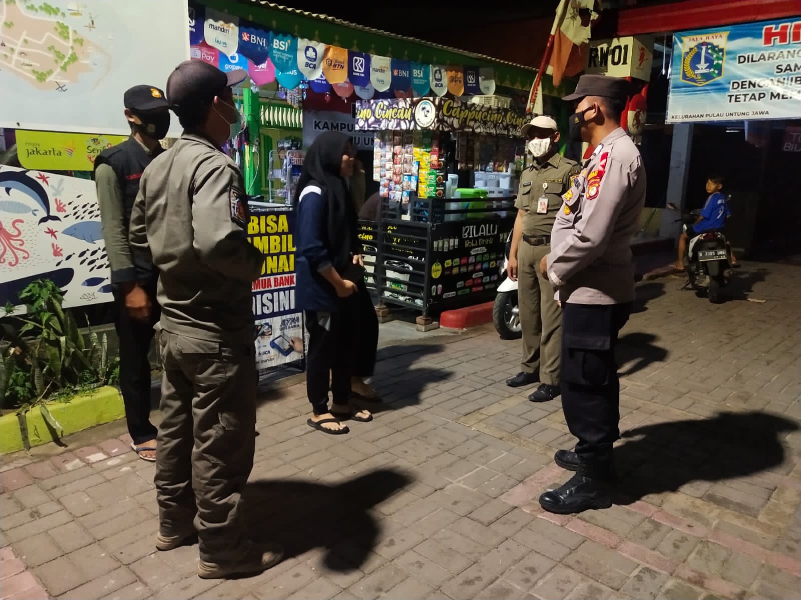 Patroli Malam Polsek Kep. Seribu Selatan Dilaksanakan Bersama Instansi Terkait Untuk Jaga Soliditas